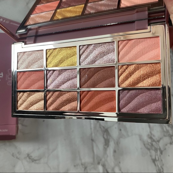 ciate the velvet eyeshadow - Picture 2 of 3